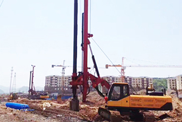 两台mg冰球突破十大平台各显神通_DR150旋挖机